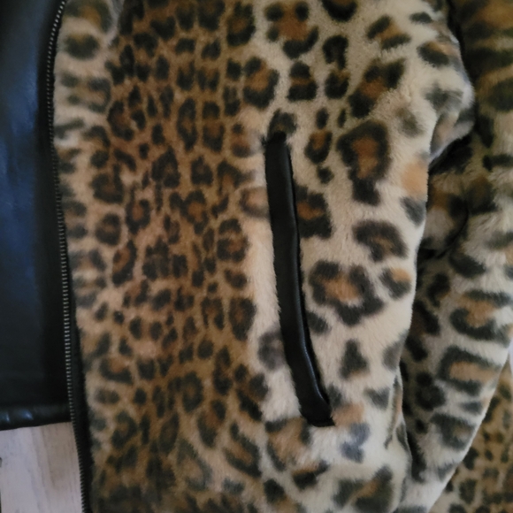 REVERSABLE KENNETH COLE NEW YORK LEATHER/LEOPARD JACKET - Picture 6 of 11